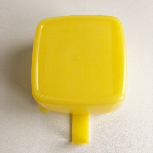 Tupperware Forget Me Knot Hanging Cheesep Keeper Container #5338 Yellow - Picture 6 of 11